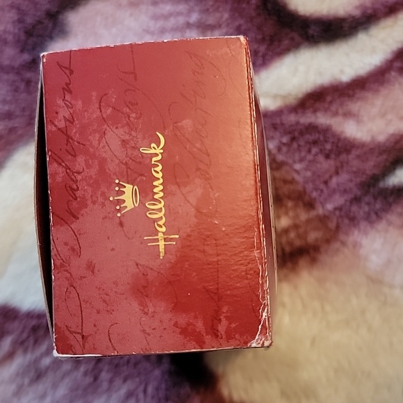 Hallmark Keepsake - Picture 7 of 9